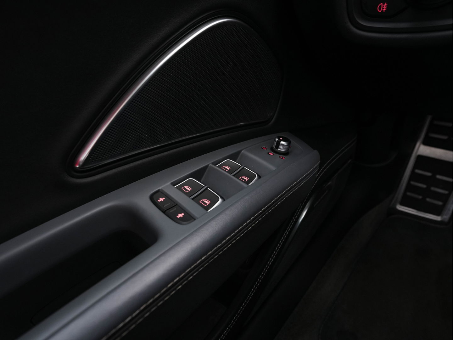 Audi S8 4.0 TFSI Quattro Pro Line+ Aut. * PANO | CERAMIC-BRAKES | BANG/OLUFSEN-SURROND | VALCONA-EXCLUSIVE-FULL-LEATHER | DAB | NIGHT-VISION | HUD | ACC | LANE-ASSIST | SURROUND-VIEW | MATRIX-LED | MEMORY-PACK | NAVI-FULLMAP |