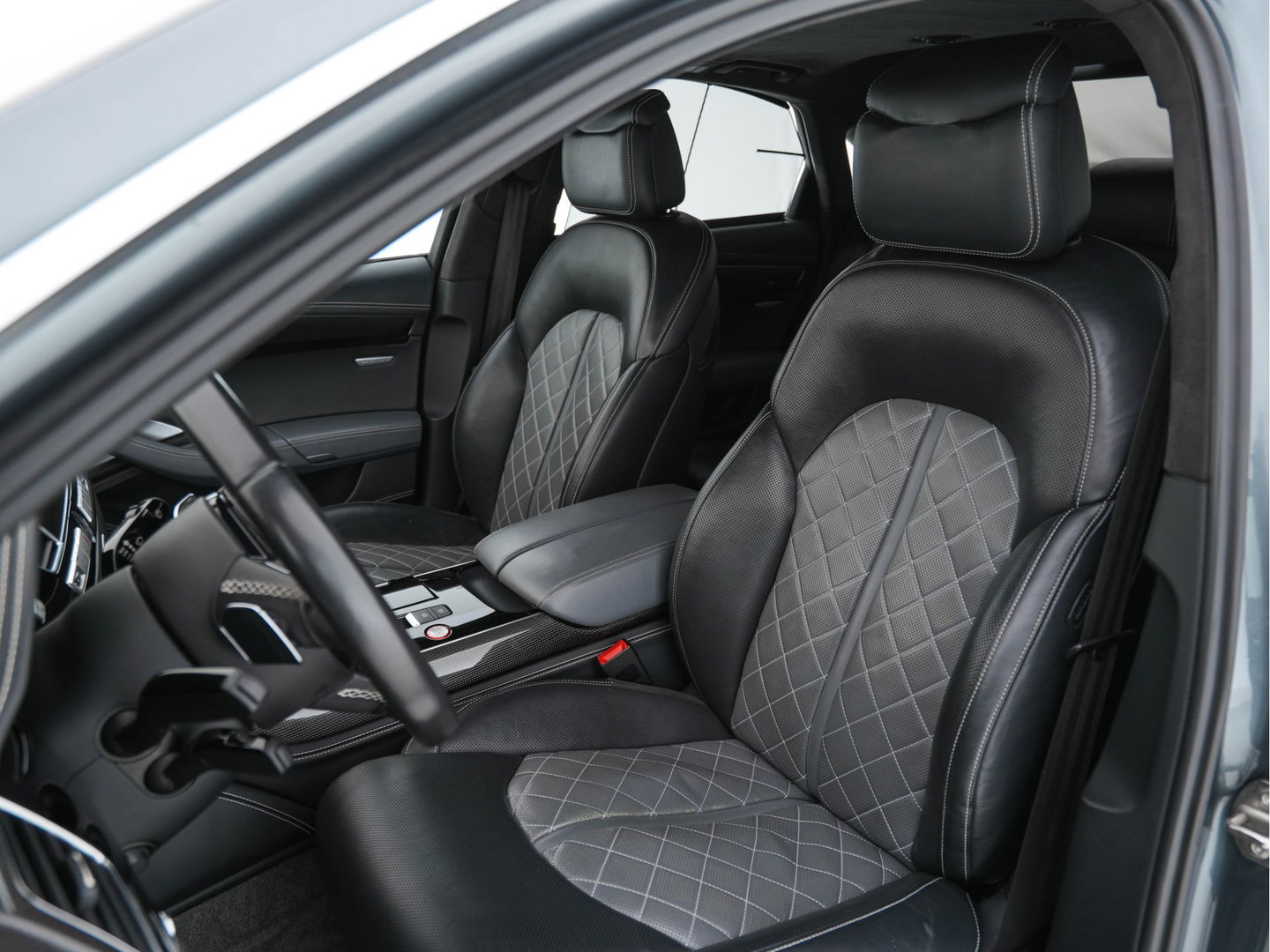 Audi S8 4.0 TFSI Quattro Pro Line+ Aut. * PANO | CERAMIC-BRAKES | BANG/OLUFSEN-SURROND | VALCONA-EXCLUSIVE-FULL-LEATHER | DAB | NIGHT-VISION | HUD | ACC | LANE-ASSIST | SURROUND-VIEW | MATRIX-LED | MEMORY-PACK | NAVI-FULLMAP |