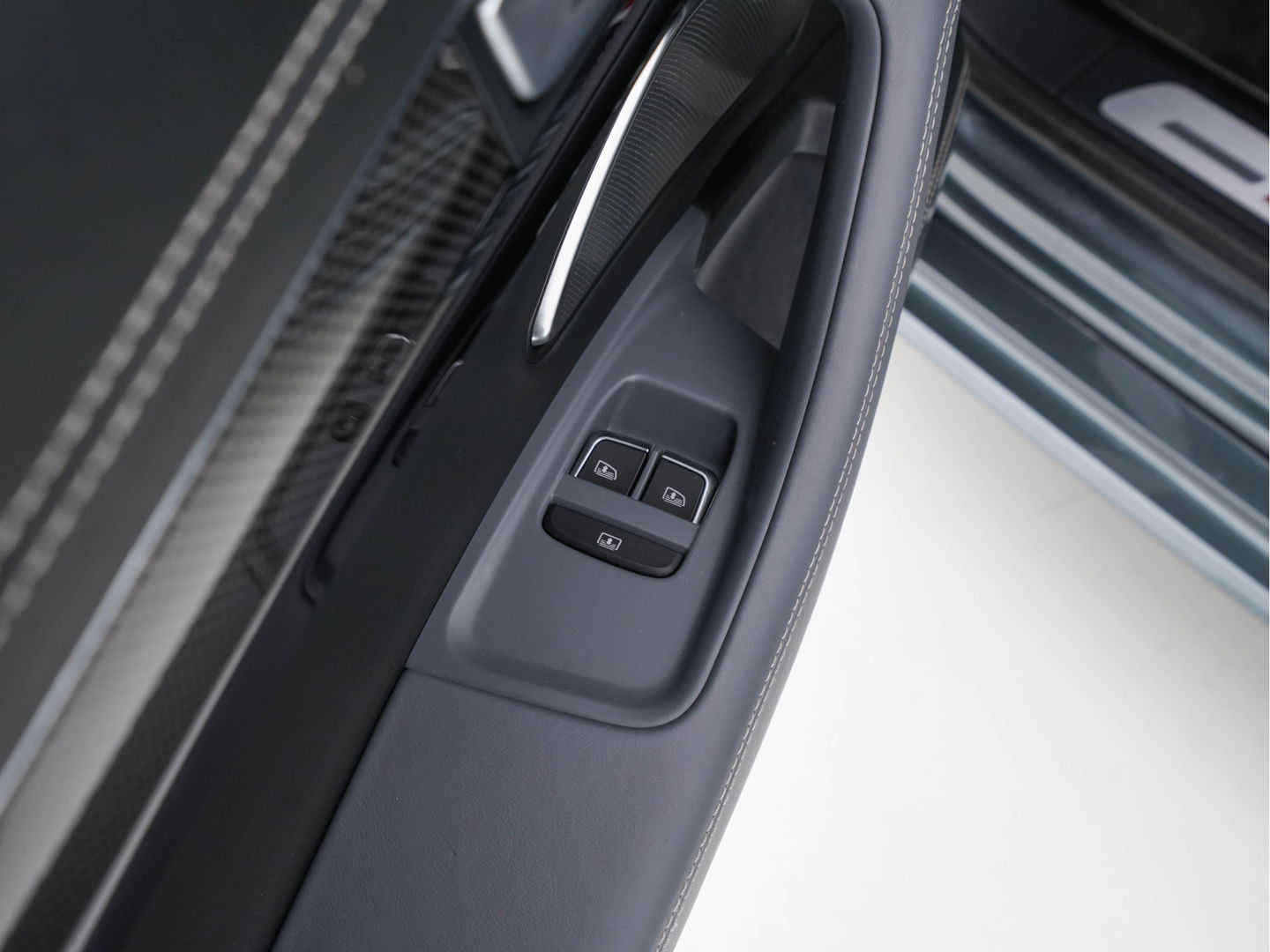 Audi S8 4.0 TFSI Quattro Pro Line+ Aut. * PANO | CERAMIC-BRAKES | BANG/OLUFSEN-SURROND | VALCONA-EXCLUSIVE-FULL-LEATHER | DAB | NIGHT-VISION | HUD | ACC | LANE-ASSIST | SURROUND-VIEW | MATRIX-LED | MEMORY-PACK | NAVI-FULLMAP |