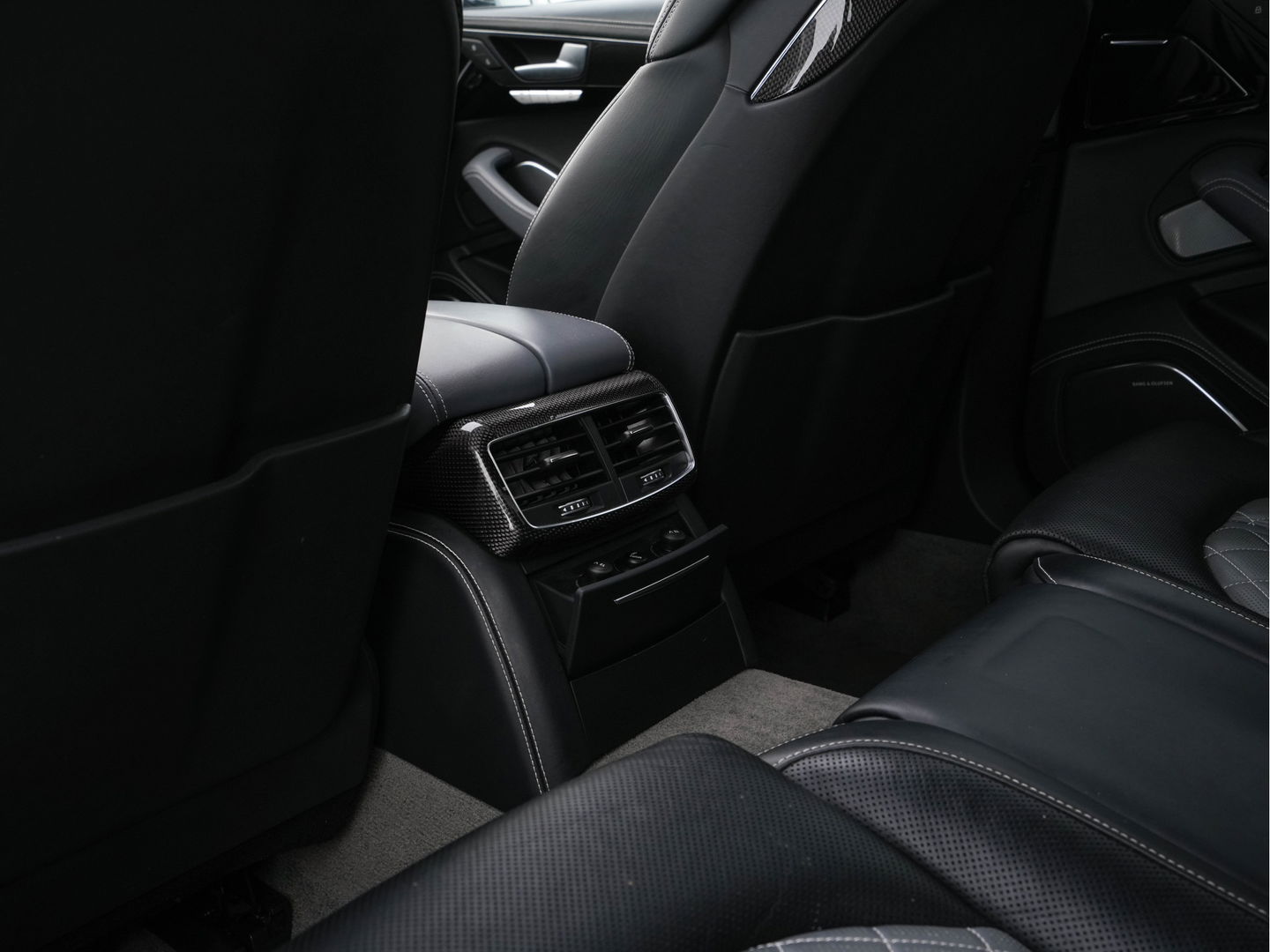 Audi S8 4.0 TFSI Quattro Pro Line+ Aut. * PANO | CERAMIC-BRAKES | BANG/OLUFSEN-SURROND | VALCONA-EXCLUSIVE-FULL-LEATHER | DAB | NIGHT-VISION | HUD | ACC | LANE-ASSIST | SURROUND-VIEW | MATRIX-LED | MEMORY-PACK | NAVI-FULLMAP |