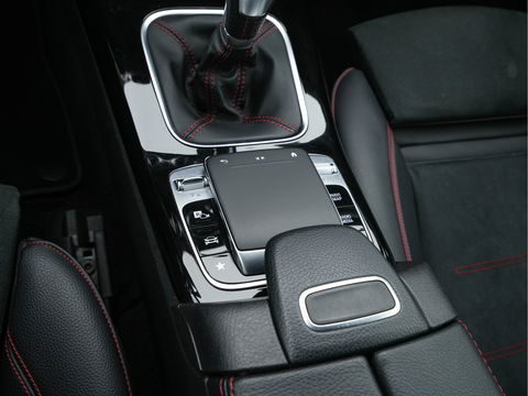 Mercedes-Benz A-Klasse 180 Business Solution AMG-Sport-Pack *PANO | WIDE-SCREEN-COCKPIT | FULL-LED | LEATHER-MICROFIBRE | CAMERA | ECC | PDC | CRUISE | SPORT-SEATS | 18"ALU*