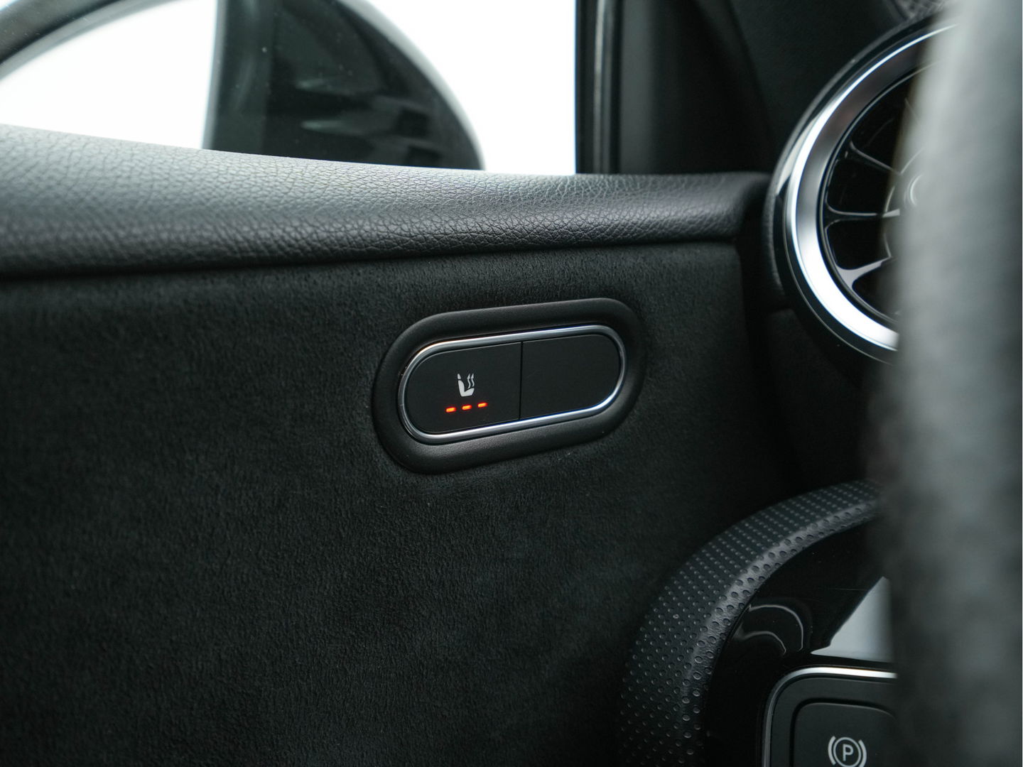 Mercedes-Benz A-Klasse 180 Business Solution AMG-Sport-Pack *PANO | WIDE-SCREEN-COCKPIT | FULL-LED | LEATHER-MICROFIBRE | CAMERA | ECC | PDC | CRUISE | SPORT-SEATS | 18"ALU*