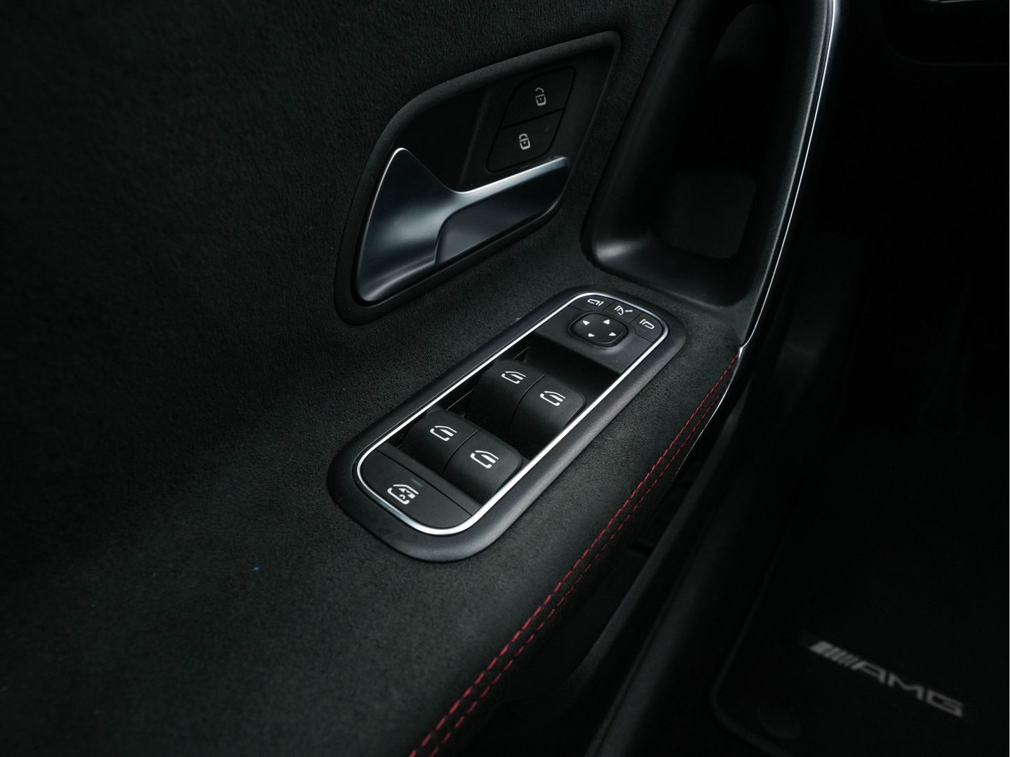 Mercedes-Benz A-Klasse 180 Business Solution AMG-Sport-Pack *PANO | WIDE-SCREEN-COCKPIT | FULL-LED | LEATHER-MICROFIBRE | CAMERA | ECC | PDC | CRUISE | SPORT-SEATS | 18"ALU*