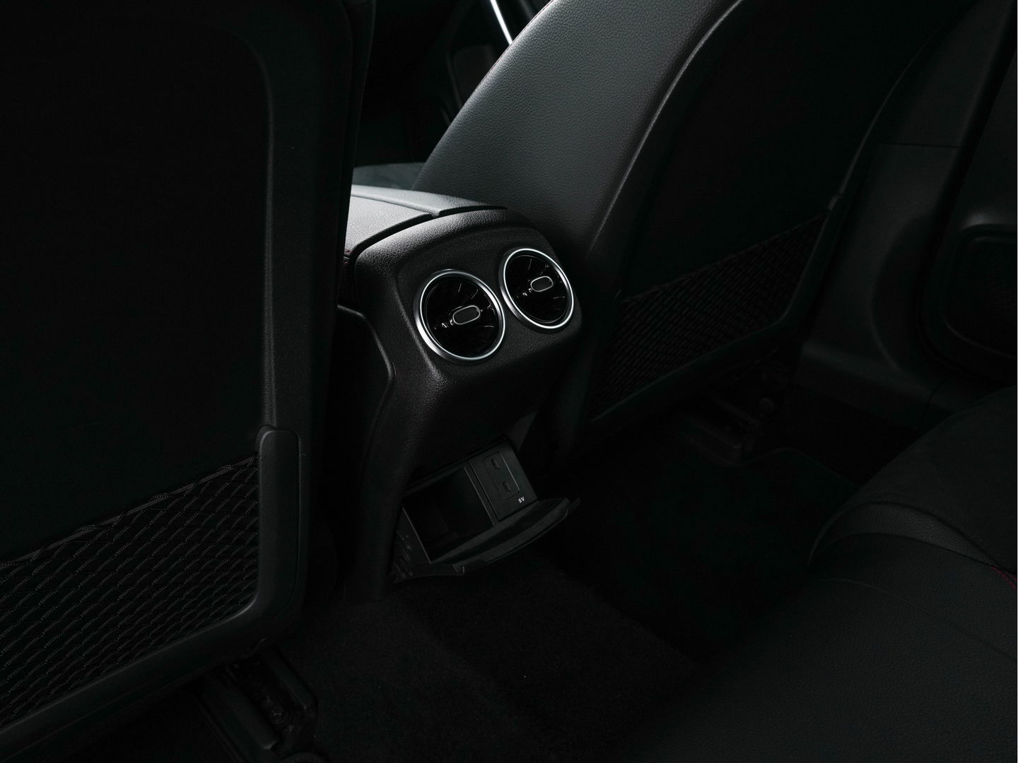 Mercedes-Benz A-Klasse 180 Business Solution AMG-Sport-Pack *PANO | WIDE-SCREEN-COCKPIT | FULL-LED | LEATHER-MICROFIBRE | CAMERA | ECC | PDC | CRUISE | SPORT-SEATS | 18"ALU*