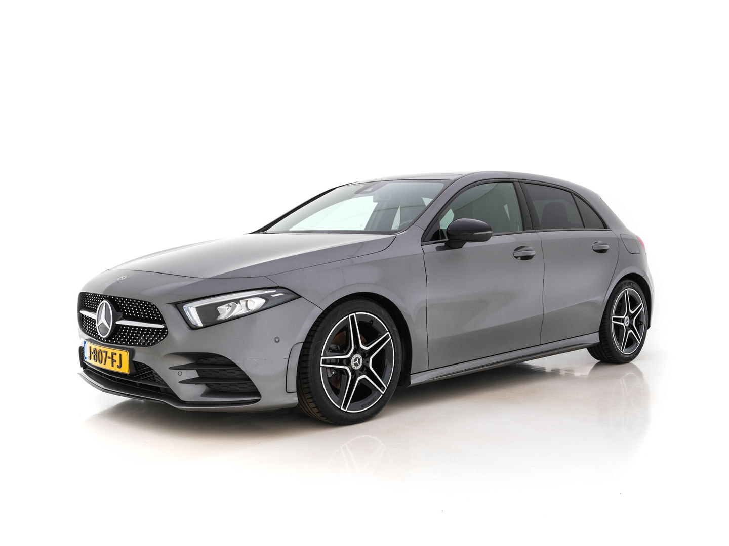Mercedes-Benz A-Klasse 180 Business Solution AMG-Sport-Pack *PANO | WIDE-SCREEN-COCKPIT | FULL-LED | LEATHER-MICROFIBRE | CAMERA | ECC | PDC | CRUISE | SPORT-SEATS | 18"ALU*