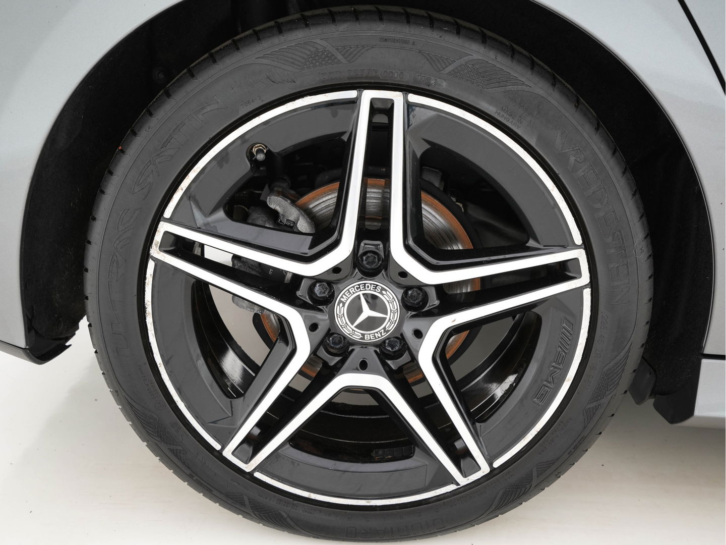 Mercedes-Benz A-Klasse 180 Business Solution AMG-Sport-Pack *PANO | WIDE-SCREEN-COCKPIT | FULL-LED | LEATHER-MICROFIBRE | CAMERA | ECC | PDC | CRUISE | SPORT-SEATS | 18"ALU*