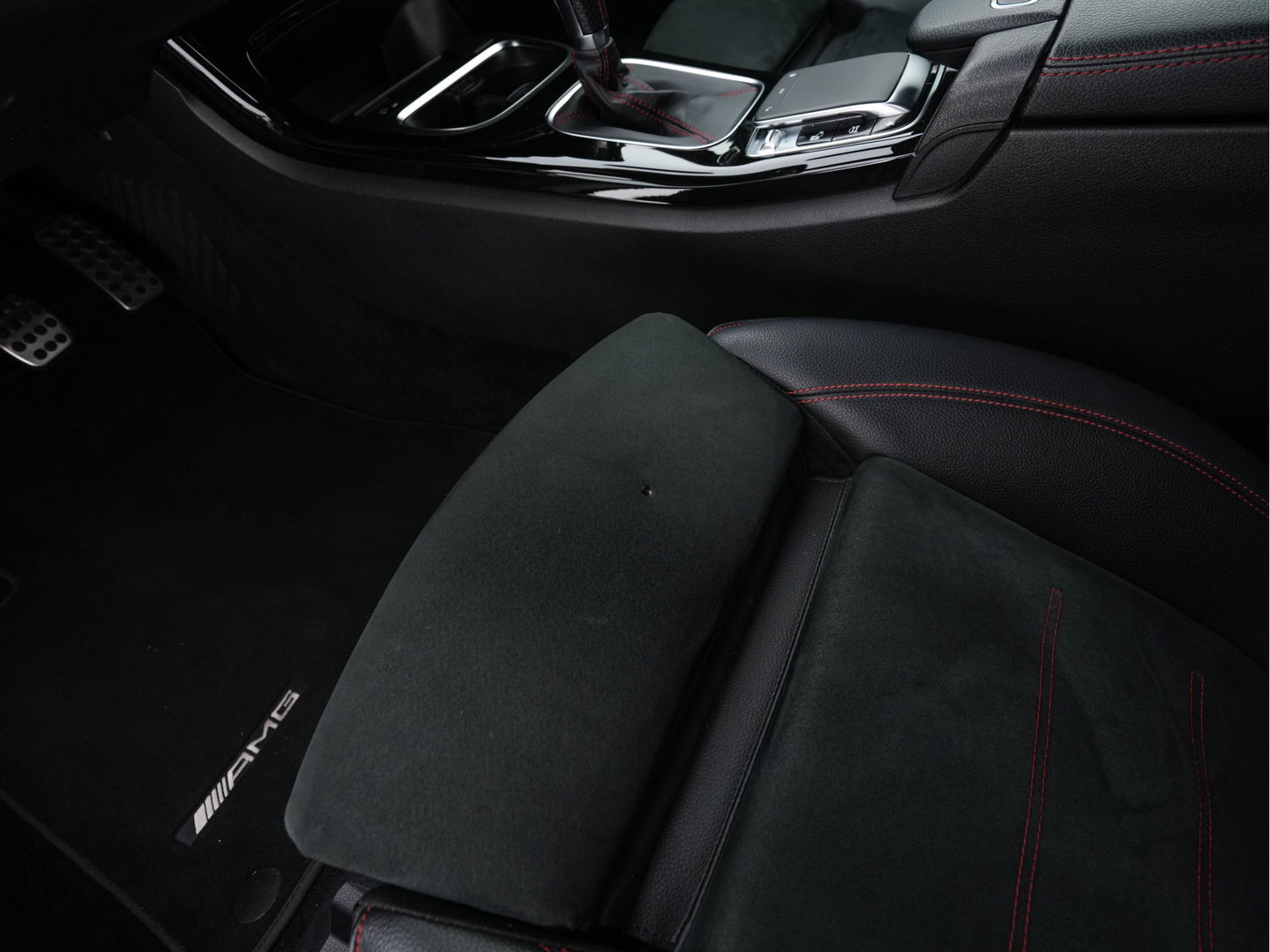 Mercedes-Benz A-Klasse 180 Business Solution AMG-Sport-Pack *PANO | WIDE-SCREEN-COCKPIT | FULL-LED | LEATHER-MICROFIBRE | CAMERA | ECC | PDC | CRUISE | SPORT-SEATS | 18"ALU*