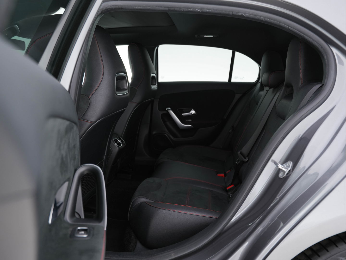 Mercedes-Benz A-Klasse 180 Business Solution AMG-Sport-Pack *PANO | WIDE-SCREEN-COCKPIT | FULL-LED | LEATHER-MICROFIBRE | CAMERA | ECC | PDC | CRUISE | SPORT-SEATS | 18"ALU*