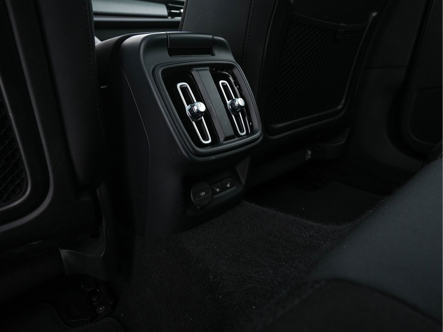 Polestar 2 Long Range Dual Motor Launch Edition 78kWh [ 3-Fase ] (INCL-BTW) *PANO | HARMAN/KARDON-AUDIO | FULL-LED | TOPVIEW | BLINDSPOT |  KEYLESS | MEMORY-PACK | ADAPT.CRUISE | CARPLAY | HEATED-SPORTSEATS | DIGI-COCKPIT | 20"ALU*