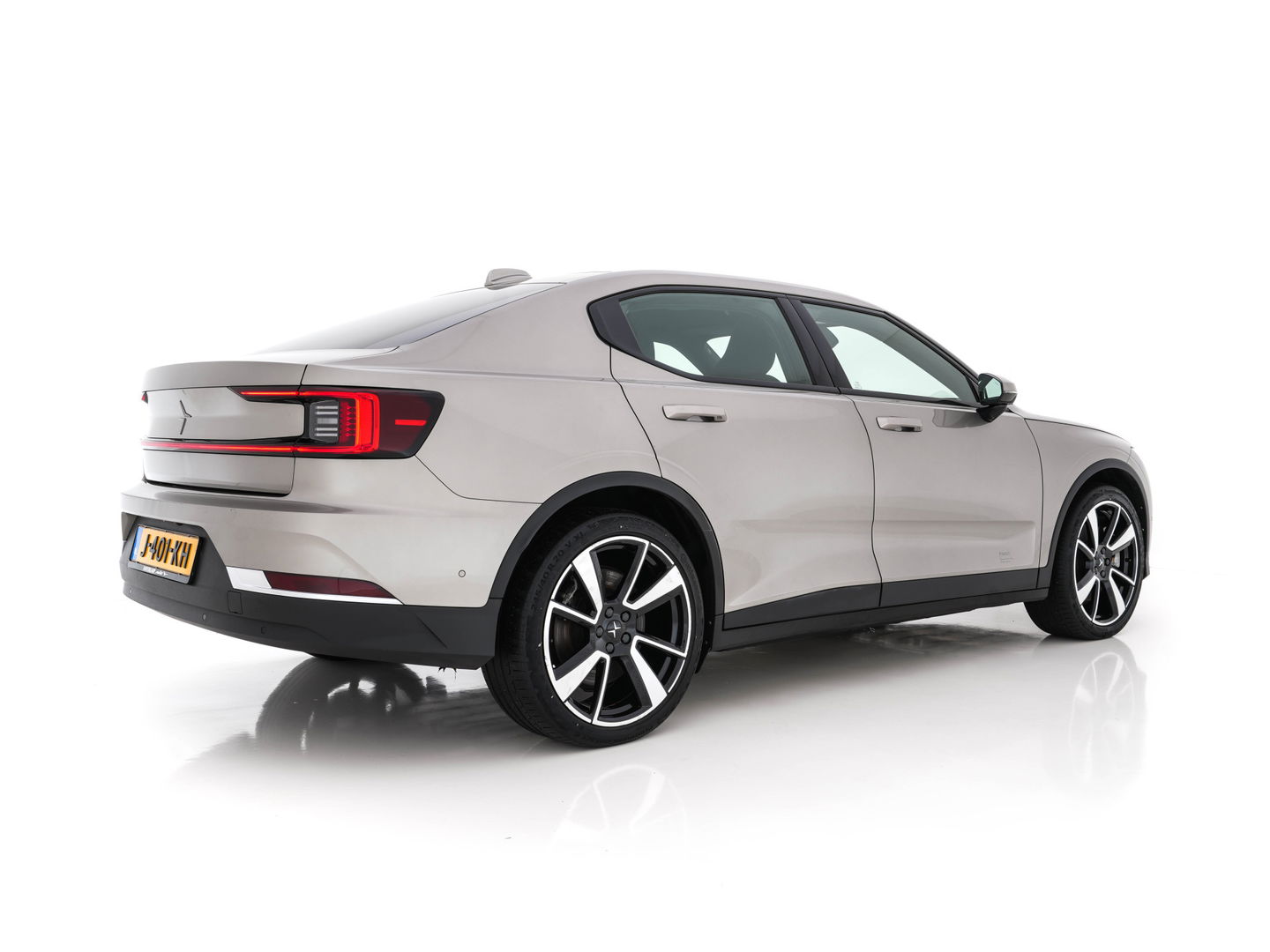 Polestar 2 Long Range Dual Motor Launch Edition 78kWh [ 3-Fase ] (INCL-BTW) *PANO | HARMAN/KARDON-AUDIO | FULL-LED | TOPVIEW | BLINDSPOT |  KEYLESS | MEMORY-PACK | ADAPT.CRUISE | CARPLAY | HEATED-SPORTSEATS | DIGI-COCKPIT | 20"ALU*