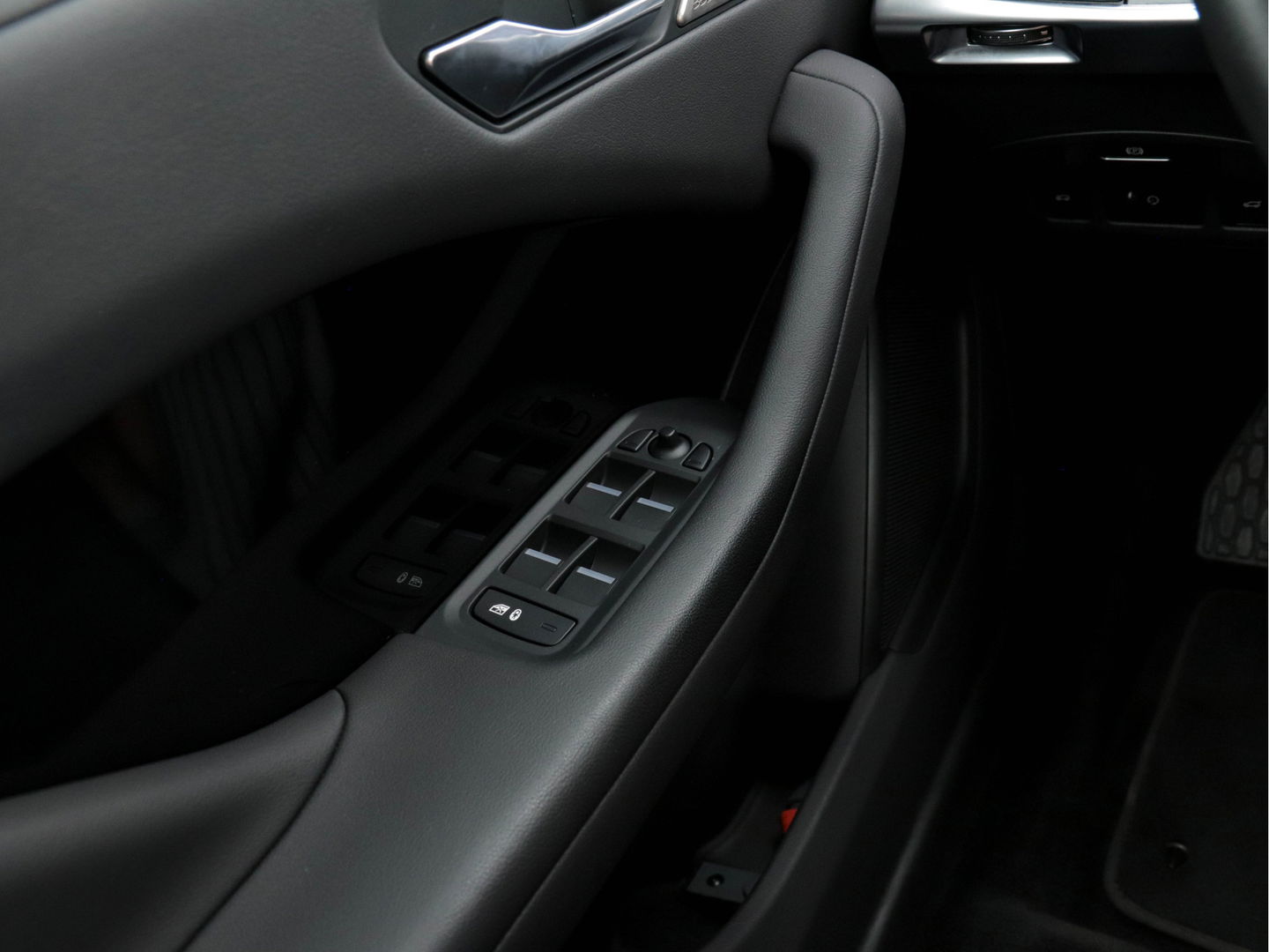 Jaguar I-PACE EV400 S 90 kWh AWD (INCL-BTW) *FULL-LED | LUXURY-LEATHER | NAVI-FULLMAP | CAMERA | KEYLESS | MERIDIAN-AUDIO | CRUISE | WIFI | CARPLAY | DIGI-COCKPIT | DAB | HEATED/COOLED-SPORT-SEATS | ECC | PDC | 18"ALU*