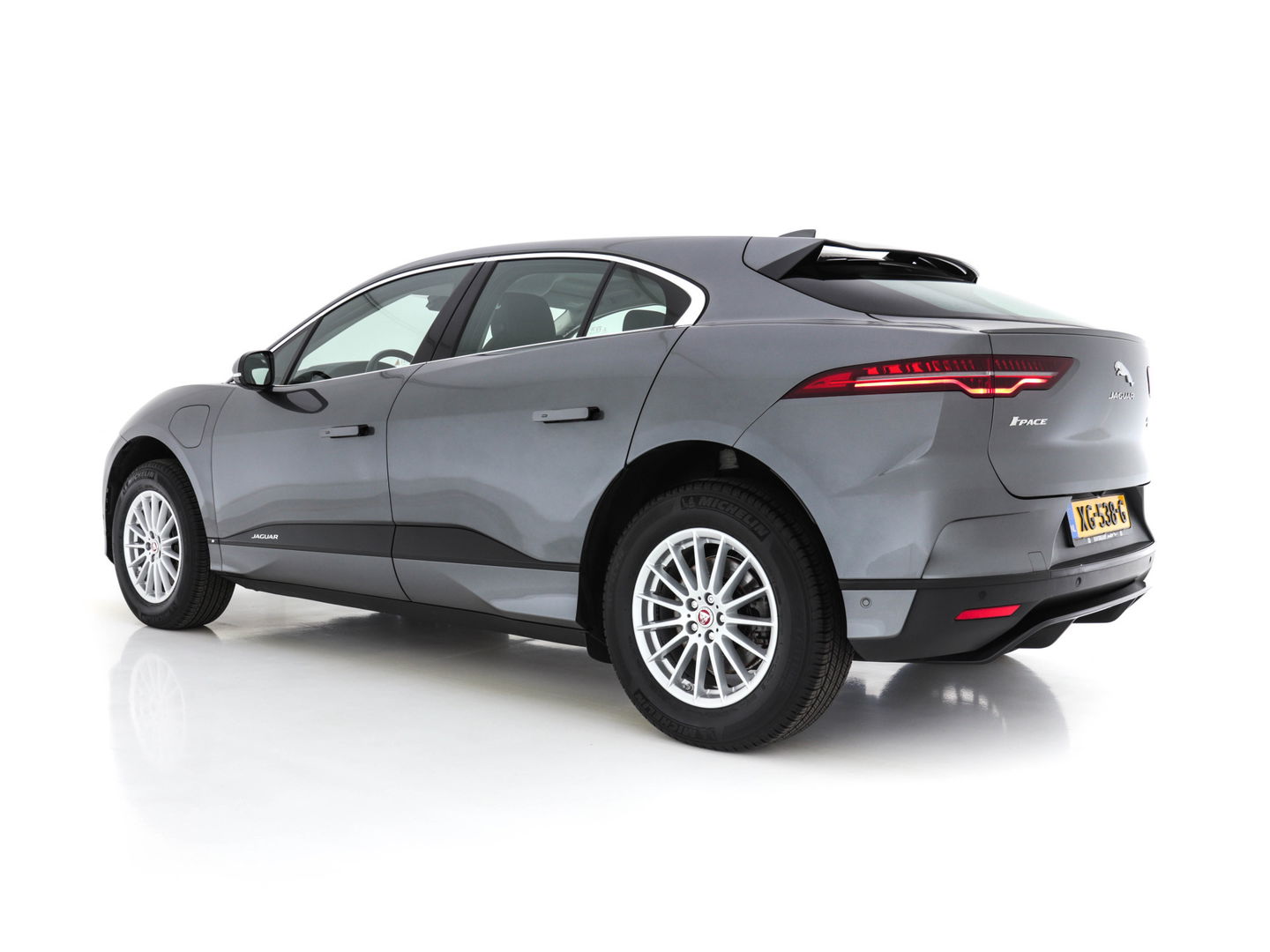 Jaguar I-PACE EV400 S 90 kWh AWD (INCL-BTW) *FULL-LED | LUXURY-LEATHER | NAVI-FULLMAP | CAMERA | KEYLESS | MERIDIAN-AUDIO | CRUISE | WIFI | CARPLAY | DIGI-COCKPIT | DAB | HEATED/COOLED-SPORT-SEATS | ECC | PDC | 18"ALU*