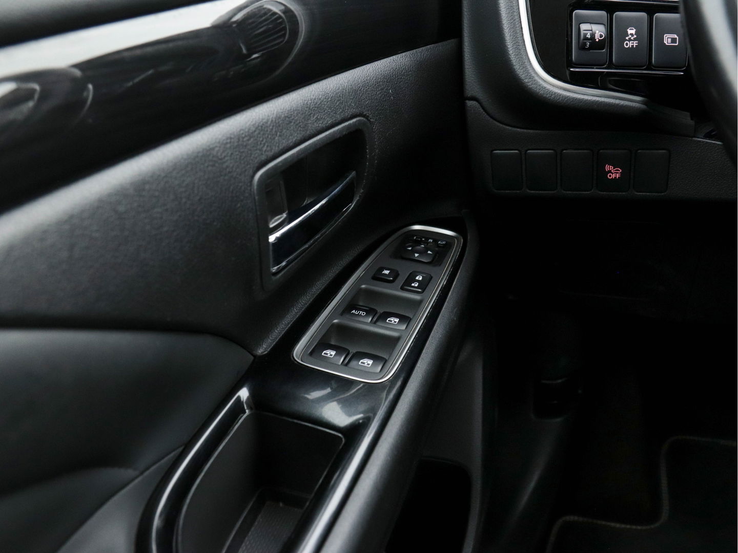 Mitsubishi Outlander 2.0 PHEV Pure AWD (INCL-BTW)  *MICRO-LEATHER | NAVI-FULLMAP | KEYLESS | DAB | CAMERA | ECC | PDC | CRUISE | APP.CONNECT*