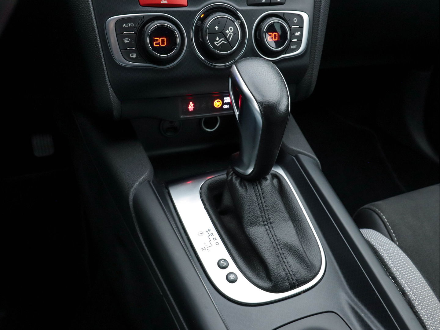 DS DS 4 Crossback 1.6 BlueHDi Business-Pack AUT. *NAVI-FULMAP | XENON | LEATHER-ALCANTARA | DAB | ECC | PDC | CRUISE | KEYLESS*