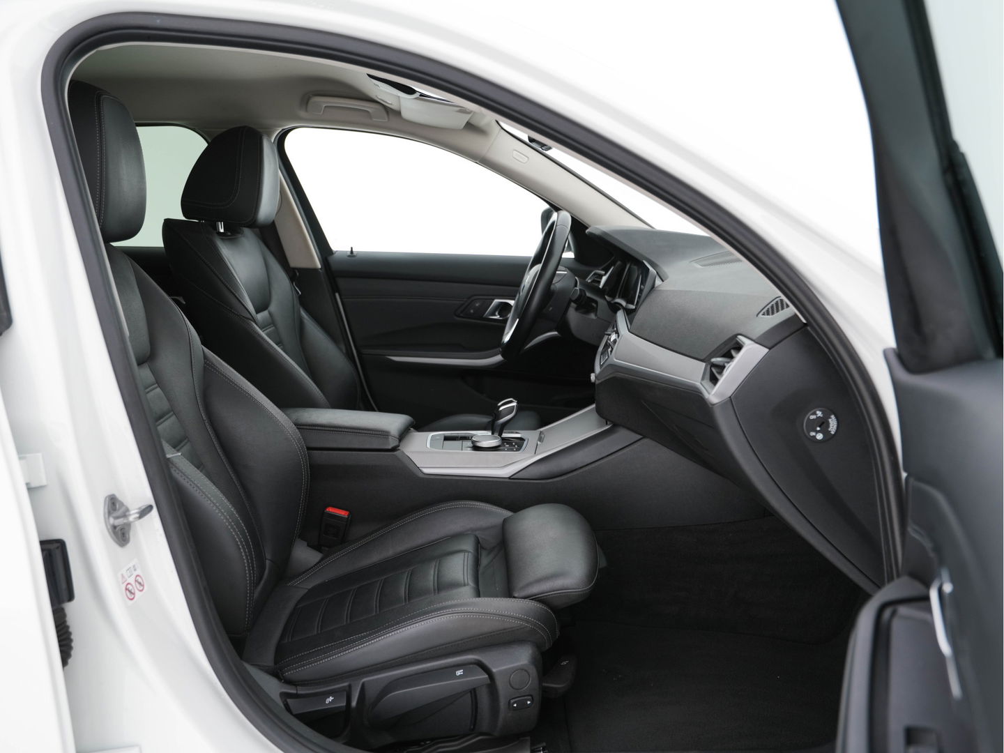 BMW 3 Serie Touring 330e (INCL-BTW) *VERNASCA-FULL-LEATHER | NAVI-FULLMAP |  DIGI-COCKPIT | FULL-LED | DAB | ECC | PDC | ADAPTIVE-CRUISE | SPORT-SEATS | 17"ALU*