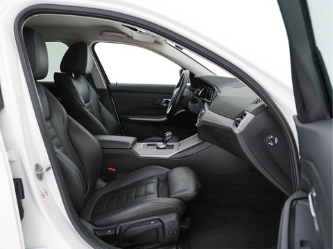 BMW 3 Serie Touring 330e (INCL-BTW) *VERNASCA-FULL-LEATHER | NAVI-FULLMAP |  DIGI-COCKPIT | FULL-LED | DAB | ECC | PDC | ADAPTIVE-CRUISE | SPORT-SEATS | 17"ALU*