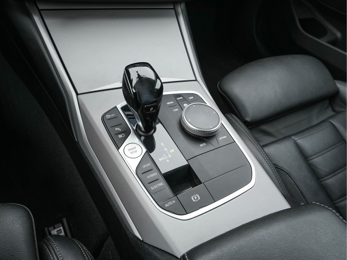 BMW 3 Serie Touring 330e (INCL-BTW) *VERNASCA-FULL-LEATHER | NAVI-FULLMAP |  DIGI-COCKPIT | FULL-LED | DAB | ECC | PDC | ADAPTIVE-CRUISE | SPORT-SEATS | 17"ALU*