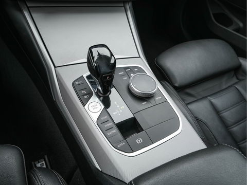 BMW 3 Serie Touring 330e (INCL-BTW) *VERNASCA-FULL-LEATHER | NAVI-FULLMAP |  DIGI-COCKPIT | FULL-LED | DAB | ECC | PDC | ADAPTIVE-CRUISE | SPORT-SEATS | 17"ALU*