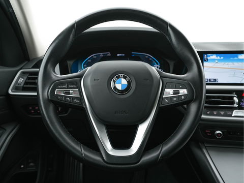 BMW 3 Serie Touring 330e (INCL-BTW) *VERNASCA-FULL-LEATHER | NAVI-FULLMAP |  DIGI-COCKPIT | FULL-LED | DAB | ECC | PDC | ADAPTIVE-CRUISE | SPORT-SEATS | 17"ALU*