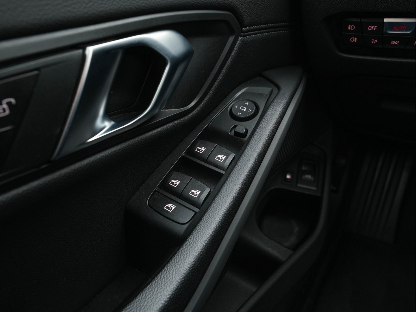 BMW 3 Serie Touring 330e (INCL-BTW) *VERNASCA-FULL-LEATHER | NAVI-FULLMAP | DIGI-COCKPIT | FULL-LED | DAB | ECC | PDC | ADAPTIVE-CRUISE | SPORT-SEATS | 17"ALU*