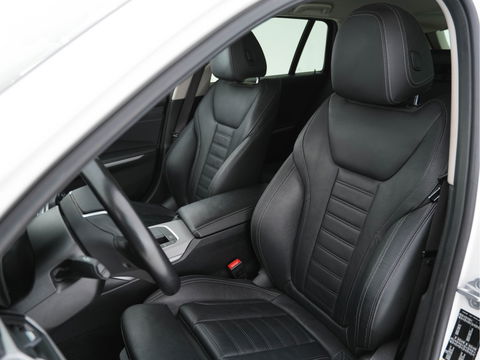BMW 3 Serie Touring 330e (INCL-BTW) *VERNASCA-FULL-LEATHER | NAVI-FULLMAP |  DIGI-COCKPIT | FULL-LED | DAB | ECC | PDC | ADAPTIVE-CRUISE | SPORT-SEATS | 17"ALU*