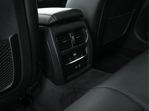 BMW 3 Serie Touring 330e (INCL-BTW) *VERNASCA-FULL-LEATHER | NAVI-FULLMAP |  DIGI-COCKPIT | FULL-LED | DAB | ECC | PDC | ADAPTIVE-CRUISE | SPORT-SEATS | 17"ALU*