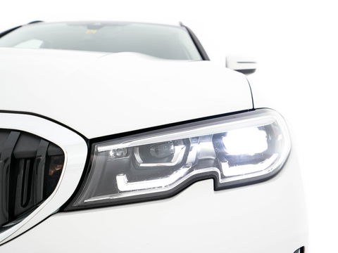 BMW 3 Serie Touring 330e (INCL-BTW) *VERNASCA-FULL-LEATHER | NAVI-FULLMAP |  DIGI-COCKPIT | FULL-LED | DAB | ECC | PDC | ADAPTIVE-CRUISE | SPORT-SEATS | 17"ALU*