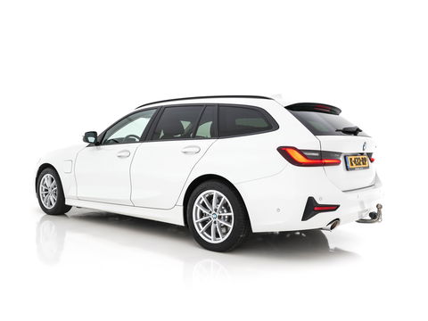 BMW 3 Serie Touring 330e (INCL-BTW) *VERNASCA-FULL-LEATHER | NAVI-FULLMAP |  DIGI-COCKPIT | FULL-LED | DAB | ECC | PDC | ADAPTIVE-CRUISE | SPORT-SEATS | 17"ALU*