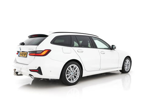 BMW 3 Serie Touring 330e (INCL-BTW) *VERNASCA-FULL-LEATHER | NAVI-FULLMAP |  DIGI-COCKPIT | FULL-LED | DAB | ECC | PDC | ADAPTIVE-CRUISE | SPORT-SEATS | 17"ALU*