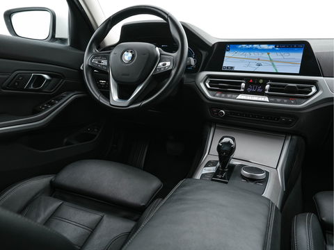 BMW 3 Serie Touring 330e (INCL-BTW) *VERNASCA-FULL-LEATHER | NAVI-FULLMAP |  DIGI-COCKPIT | FULL-LED | DAB | ECC | PDC | ADAPTIVE-CRUISE | SPORT-SEATS | 17"ALU*