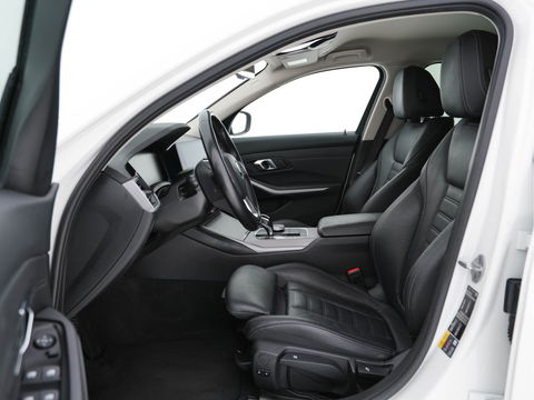 BMW 3 Serie Touring 330e (INCL-BTW) *VERNASCA-FULL-LEATHER | NAVI-FULLMAP |  DIGI-COCKPIT | FULL-LED | DAB | ECC | PDC | ADAPTIVE-CRUISE | SPORT-SEATS | 17"ALU*
