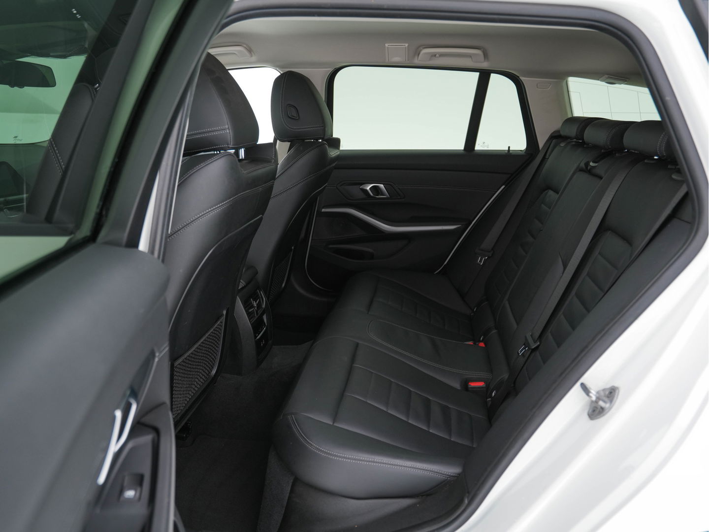 BMW 3 Serie Touring 330e (INCL-BTW) *VERNASCA-FULL-LEATHER | NAVI-FULLMAP |  DIGI-COCKPIT | FULL-LED | DAB | ECC | PDC | ADAPTIVE-CRUISE | SPORT-SEATS | 17"ALU*