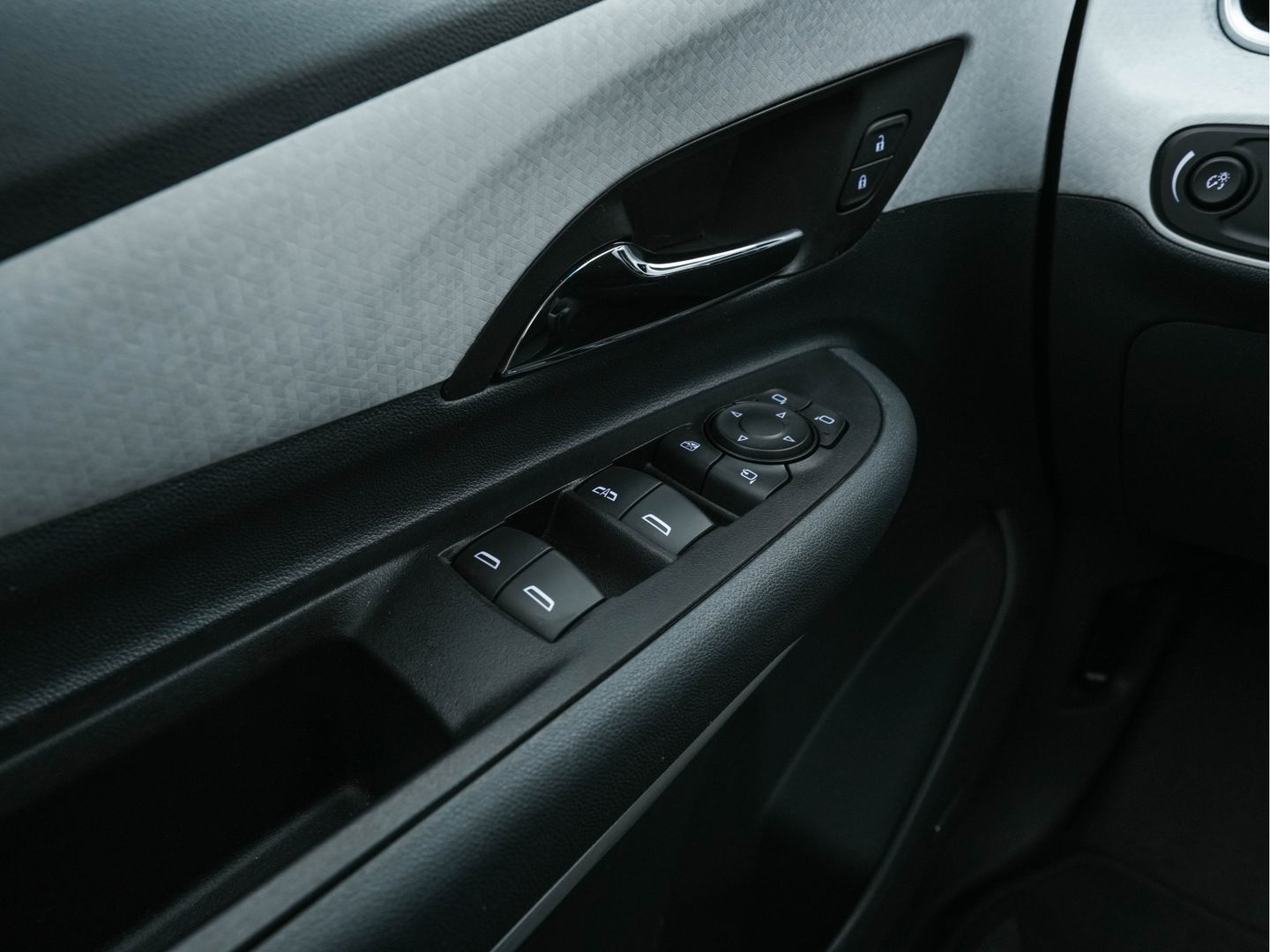Opel Ampera-E Business Executive 60 kWh (INCL-BTW) *FULL-LEATHER | BOSE-AUDIO | FULL-LED | CCS-FASTLOADER | DAB | NAVI-FULLMAP | APP-CONNECT | CRUISE | LANE-ASSIST | DIGI-COCKPIT | COMFORT-SEATS | AMBIENT-LIGHT |  17"ALU*