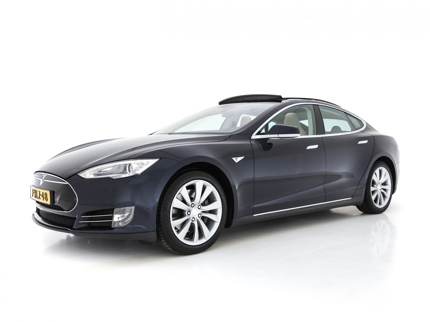 Tesla Model S 85 Base Tech-Pack Sound-Studio-Package [ 3-Fase ] (INCL-BTW) *PANO | KEYLESS | FULL-LEATHER | NAVI-FULLMAP | FULL-LED | CAMERA | DAB | CRUISE | COMFORT-SEATS | 19"ALU*