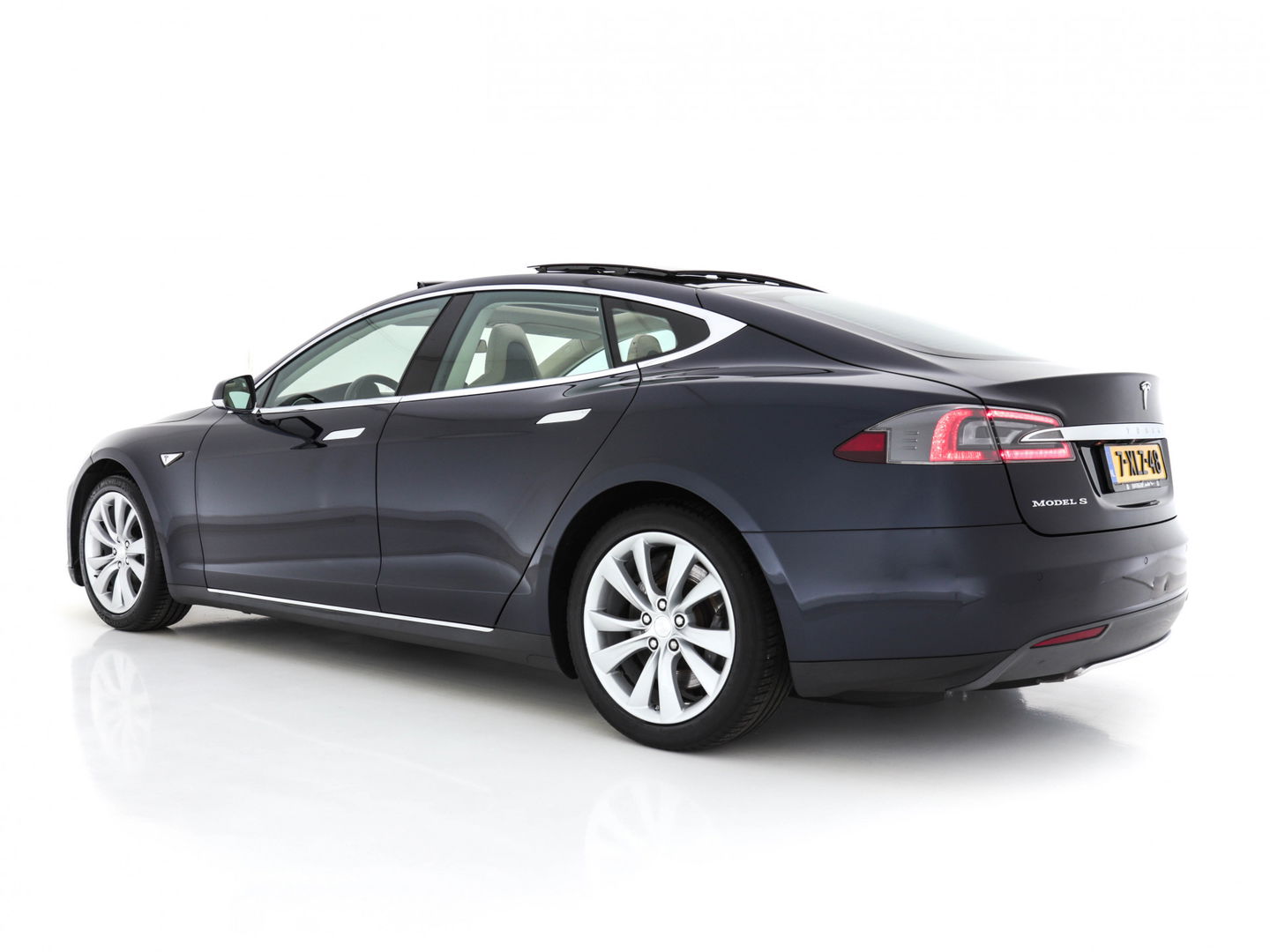 Tesla Model S 85 Base Tech-Pack Sound-Studio-Package [ 3-Fase ] (INCL-BTW) *PANO | KEYLESS | FULL-LEATHER | NAVI-FULLMAP | FULL-LED | CAMERA | DAB | CRUISE | COMFORT-SEATS | 19"ALU*