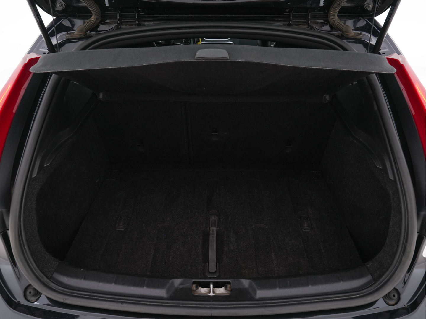 Volvo V40 1.6 T3 R-Design Business-Pack-Pro *NAVI-FULLMAP | LEATHER -MICROFIBRE | ECC | PDC | CRUISE | SPORT-SEATS | 17''ALU*