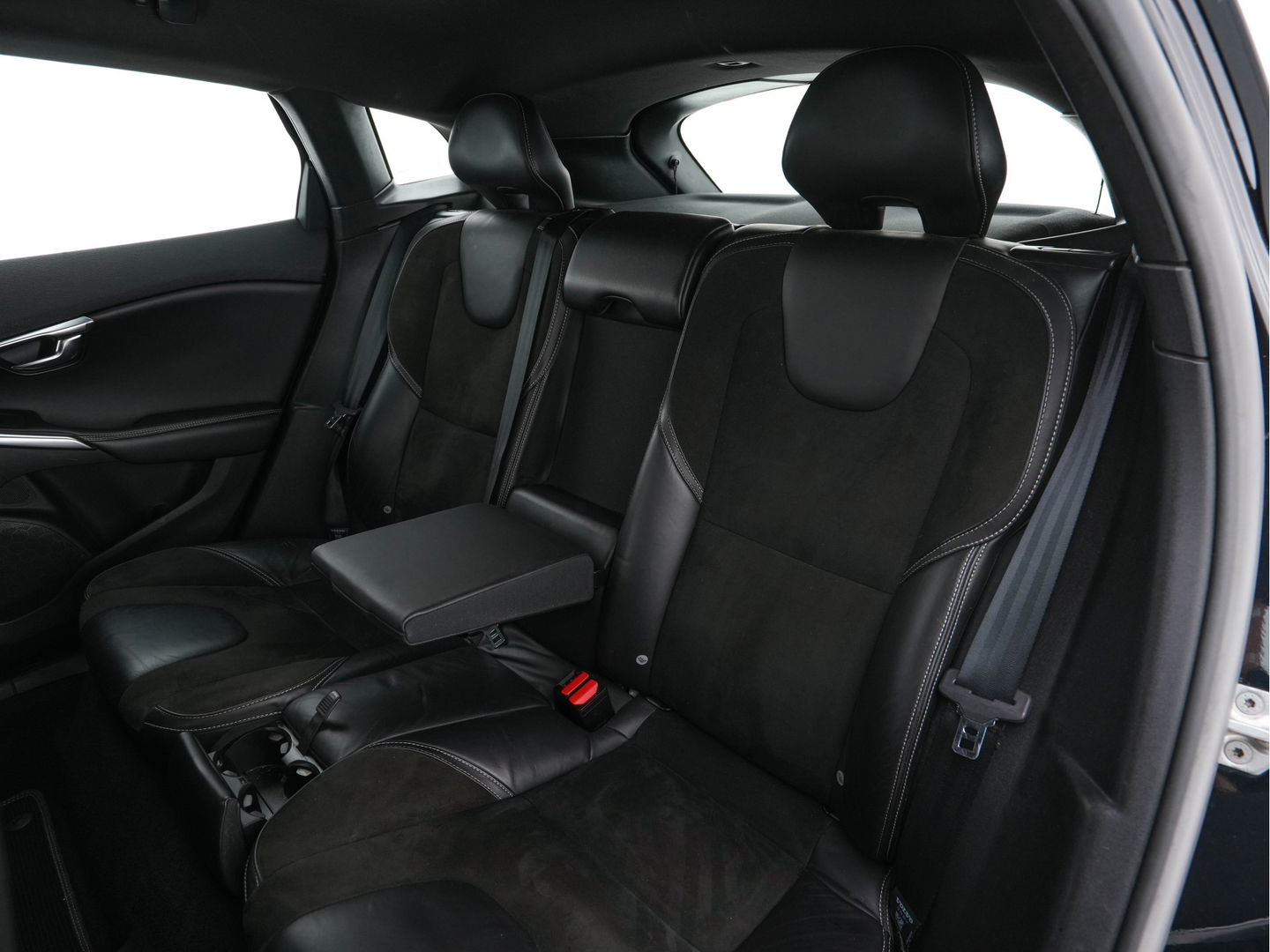 Volvo V40 1.6 T3 R-Design Business-Pack-Pro *NAVI-FULLMAP | LEATHER -MICROFIBRE | ECC | PDC | CRUISE | SPORT-SEATS | 17''ALU*