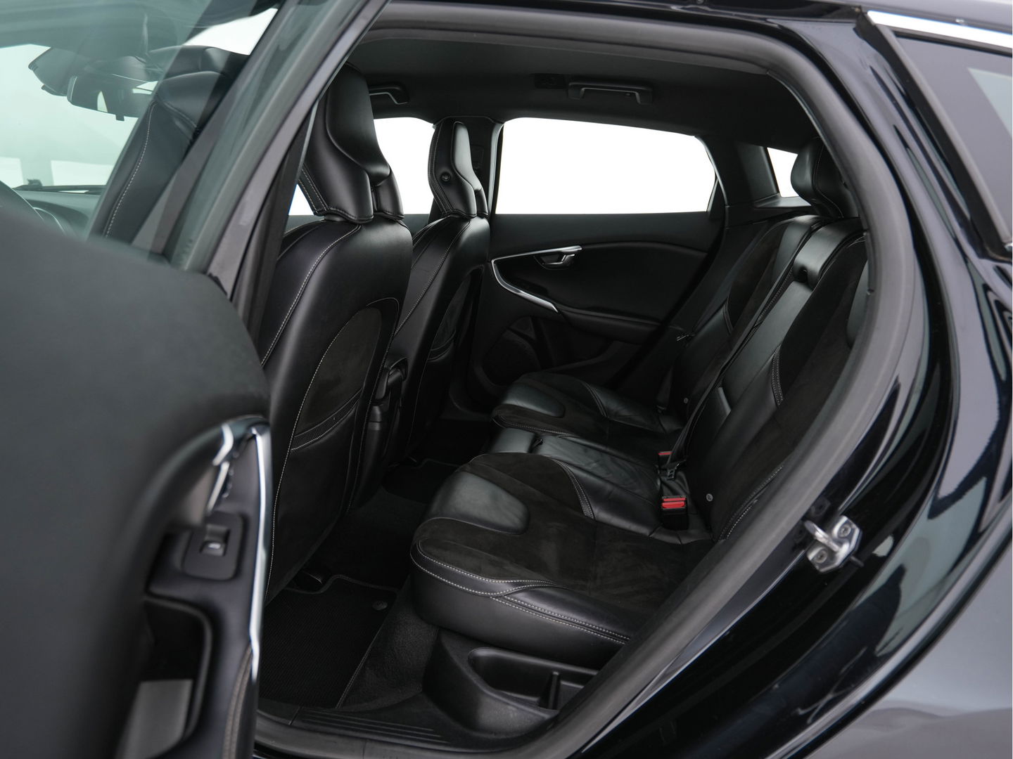 Volvo V40 1.6 T3 R-Design Business-Pack-Pro *NAVI-FULLMAP | LEATHER -MICROFIBRE | ECC | PDC | CRUISE | SPORT-SEATS | 17''ALU*
