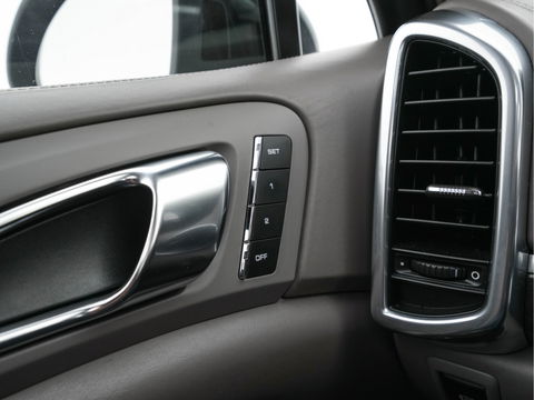 Porsche Cayenne 4.8 Turbo AWD Aut. *PANO | BURMESTER-SURROUND | XENON | FULL-LEATHER | MEMORY-PACK | NAVI-FULLMAP | ADAPTIVE-CRUISE | AIR-SUSPENSION | CAMERA | SPORT-SEATS |  20''ALU*