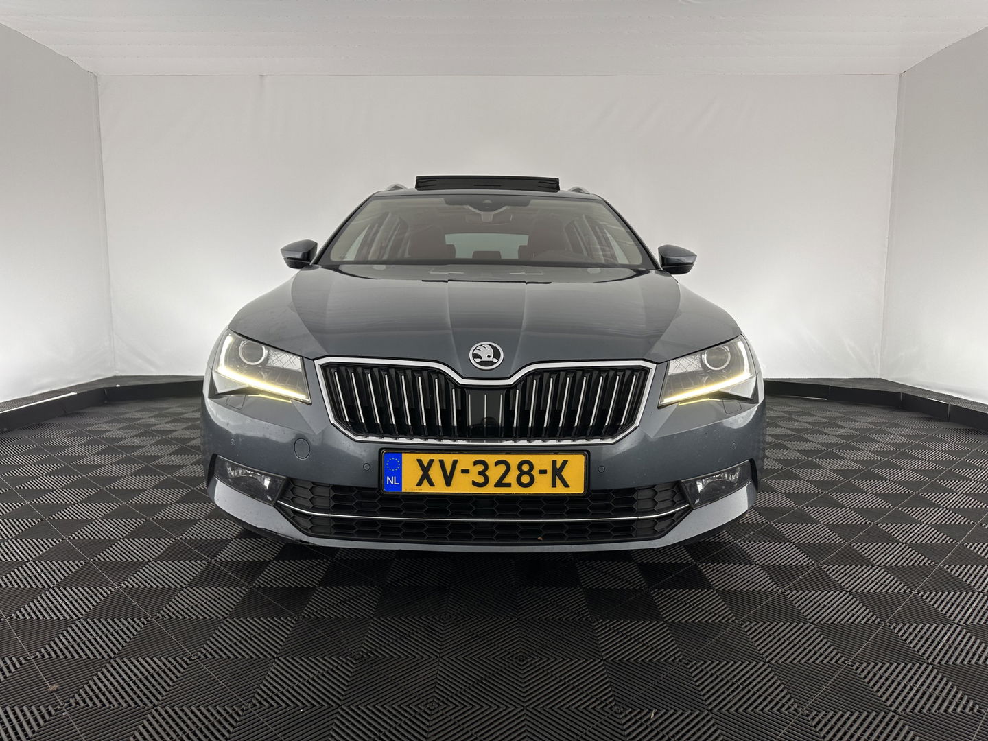 Škoda Superb Combi 1.6 TDI Clever Edition *GEARBOX-BROKEN* Aut. *PANO | FULL-LEATHER | BI-XENON | CAMERA | MEMORY-PACK | KEYLESS | DAB+ | NAVI-FULLMAP | ECC | PDC | CRUISE | TOWBAR | SPORT-SEATS | 17''ALU*