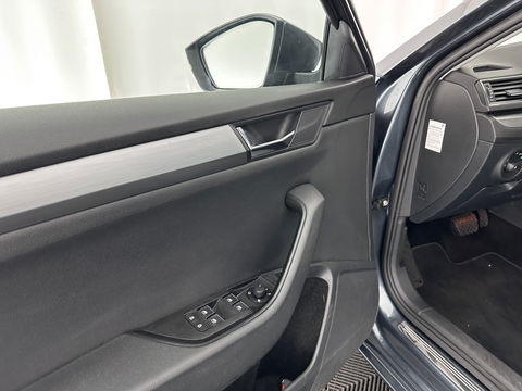 Škoda Superb Combi 1.6 TDI Clever Edition *GEARBOX-BROKEN* Aut. *PANO | FULL-LEATHER | BI-XENON | CAMERA | MEMORY-PACK | KEYLESS | DAB+ | NAVI-FULLMAP | ECC | PDC | CRUISE | TOWBAR | SPORT-SEATS | 17''ALU*