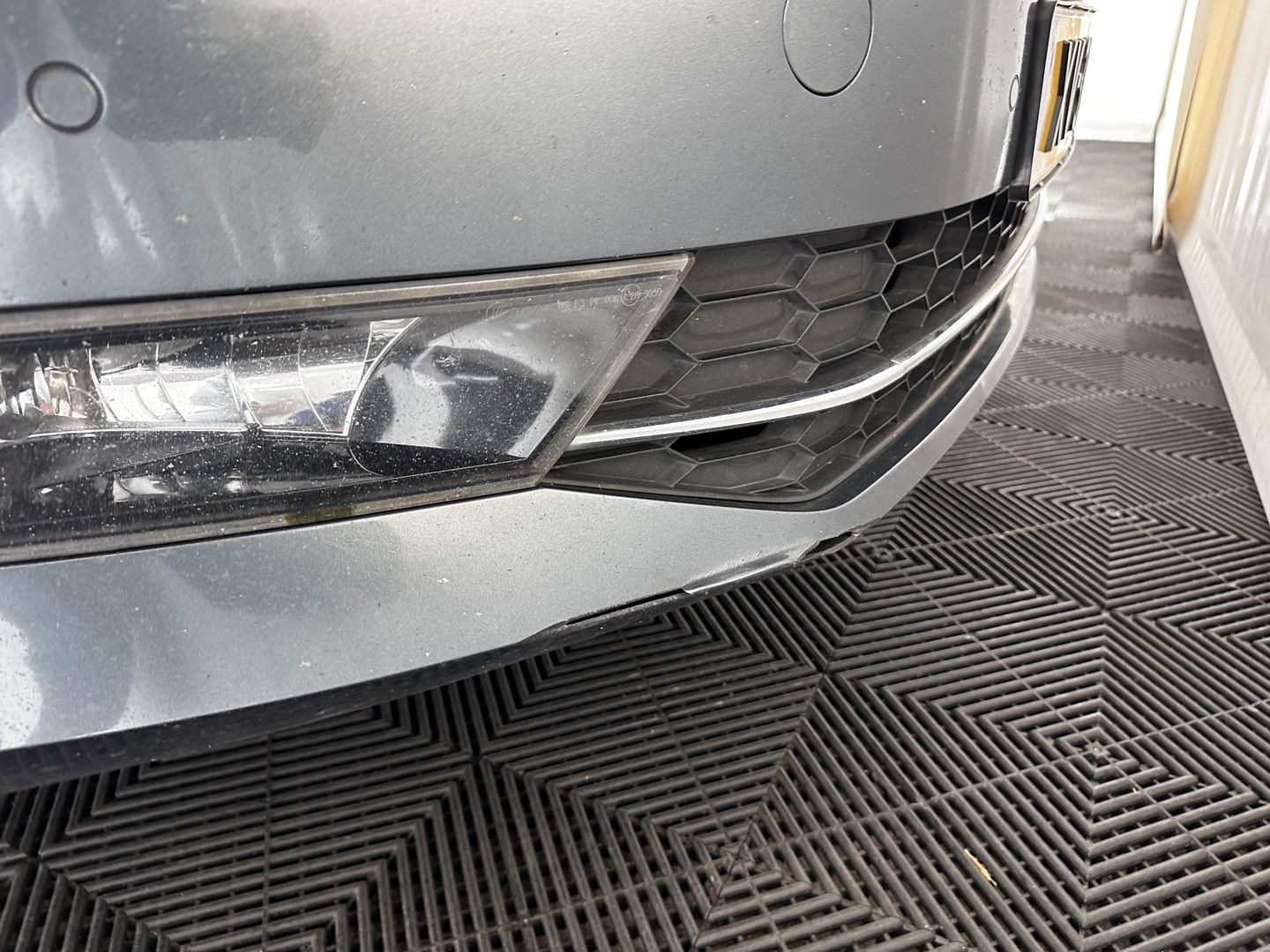 Škoda Superb Combi 1.6 TDI Clever Edition *GEARBOX-BROKEN* Aut. *PANO | FULL-LEATHER | BI-XENON | CAMERA | MEMORY-PACK | KEYLESS | DAB+ | NAVI-FULLMAP | ECC | PDC | CRUISE | TOWBAR | SPORT-SEATS | 17''ALU*