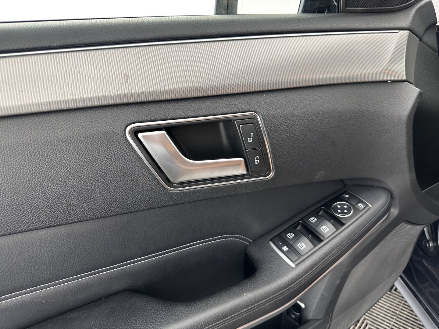Mercedes-Benz E-Klasse 300 BlueTEC HYBRID Avantgarde Aut. *NAVI-FULLMAP | LEATHER -MICROFIBRE | ECC | PDC | CRUISE | COMFORT-SEATS | 17"ALU*