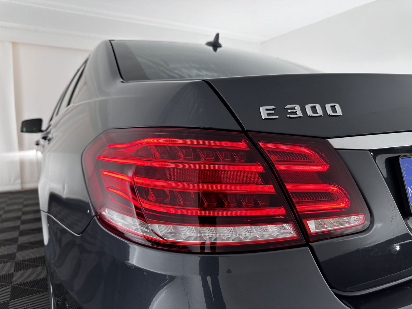 Mercedes-Benz E-Klasse 300 BlueTEC HYBRID Avantgarde Aut. *NAVI-FULLMAP | LEATHER -MICROFIBRE | ECC | PDC | CRUISE | COMFORT-SEATS | 17"ALU*