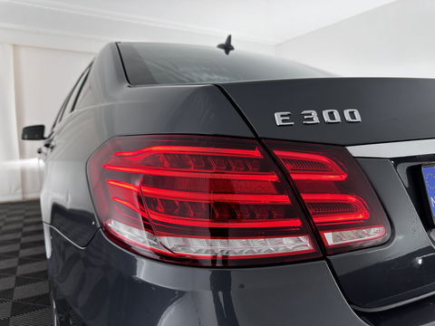 Mercedes-Benz E-Klasse 300 BlueTEC HYBRID Avantgarde Aut. *NAVI-FULLMAP | LEATHER -MICROFIBRE | ECC | PDC | CRUISE | COMFORT-SEATS | 17"ALU*