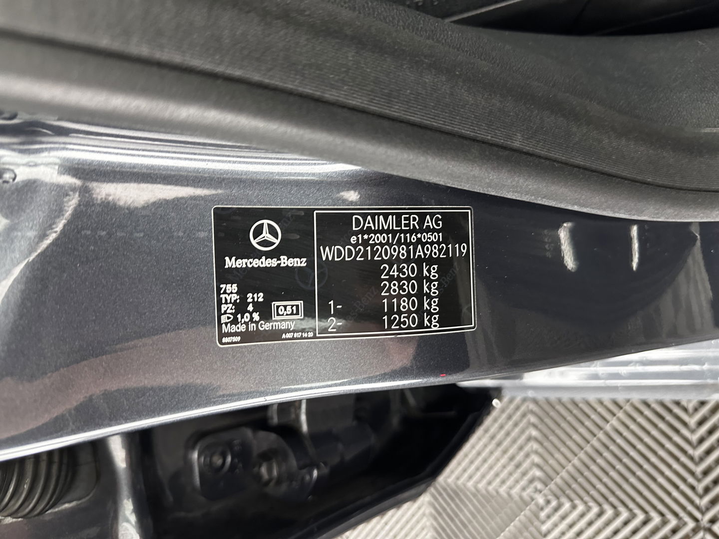 Mercedes-Benz E-Klasse 300 BlueTEC HYBRID Avantgarde Aut. *NAVI-FULLMAP | LEATHER -MICROFIBRE | ECC | PDC | CRUISE | COMFORT-SEATS | 17"ALU*
