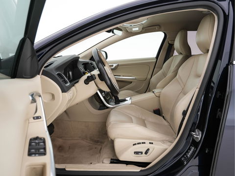 Volvo V60 2.4 D6 Twin Engine Summum Aut. *NAPPA-LEATHER | NAVI-FULLMAP | BI-XENON | MEMORY-PACK | CRUISE | SPORT-SEATS | 18''ALU*