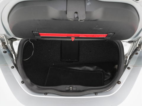Volkswagen New Beetle Cabriolet 1.6 Highline *AIRCO | CRUISE | PDC | AIRSCARF | COMFORT-SEATS | RADIO-CD | 17''ALU *