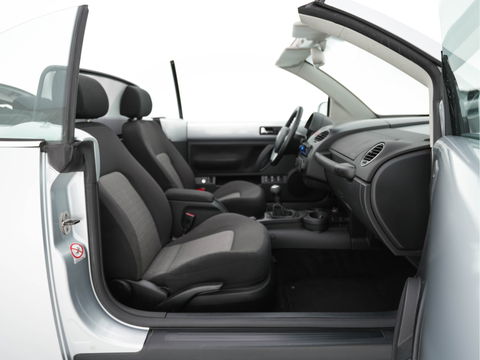 Volkswagen New Beetle Cabriolet 1.6 Highline *AIRCO | CRUISE | PDC | AIRSCARF | COMFORT-SEATS | RADIO-CD | 17''ALU *