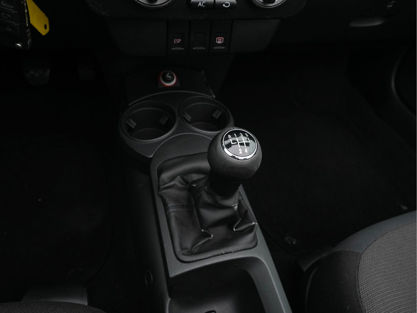 Volkswagen New Beetle Cabriolet 1.6 Highline *AIRCO | CRUISE | PDC | AIRSCARF | COMFORT-SEATS | RADIO-CD | 17''ALU *